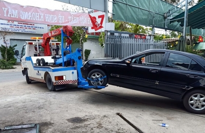 Nghị định 168 - Lỗi trừ 2 điểm GPLX ô tô: Chở người trên xe được kéo